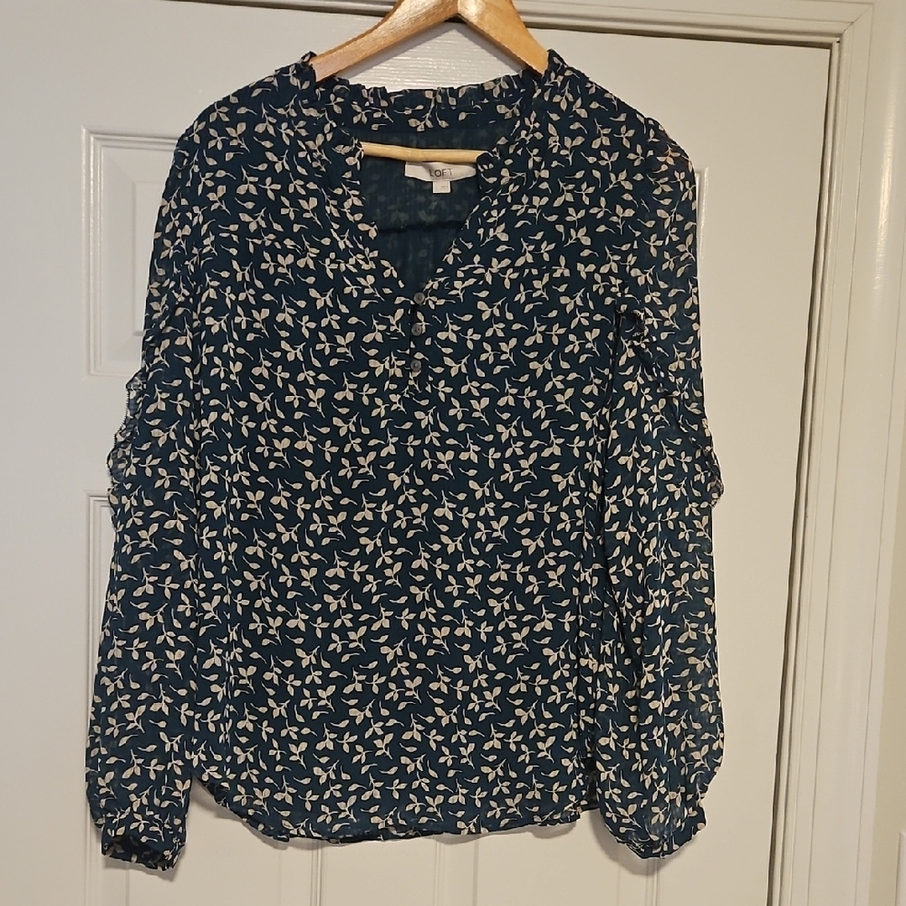 LOFT  Green Floral Print Blouse.Size Large.